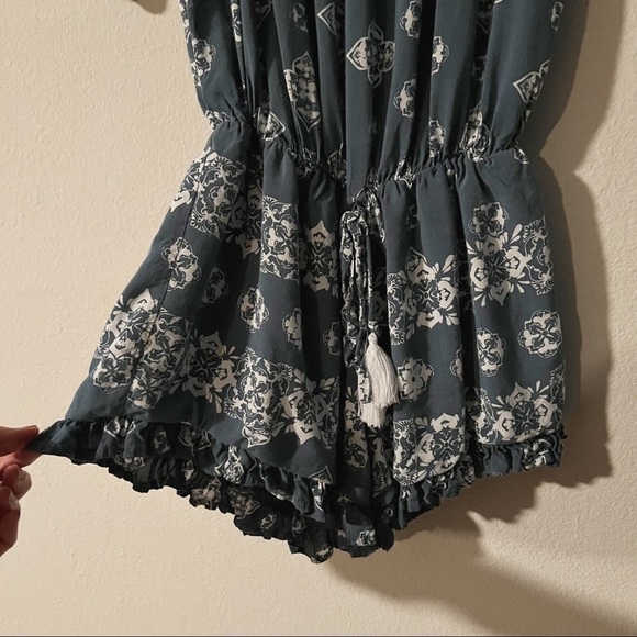 Faithfull the Brand grayish blue patterned romper - Picture 2 of 13